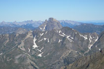 Silueta inconfundible del Midi d´Ossau, montaña de origen volcánico.