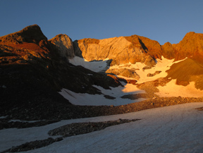 Picos del Infierno (3.073m-3.082m-3.076m) desde el balneario de Panticosa