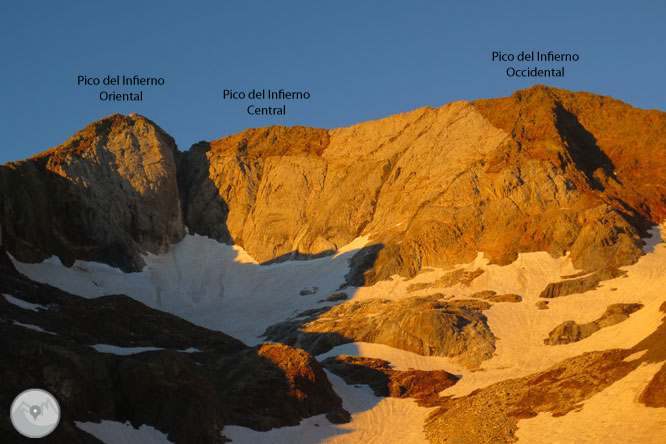 Picos del Infierno (3.073m-3.082m-3.076m) desde el balneario de Panticosa 2 