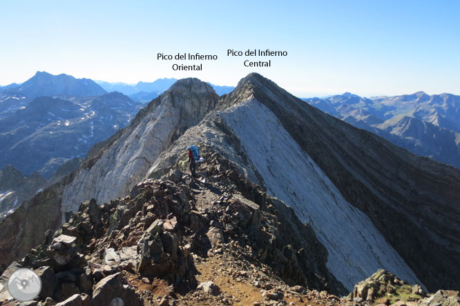 Picos del Infierno (3.073m-3.082m-3.076m) desde el balneario de Panticosa 2 