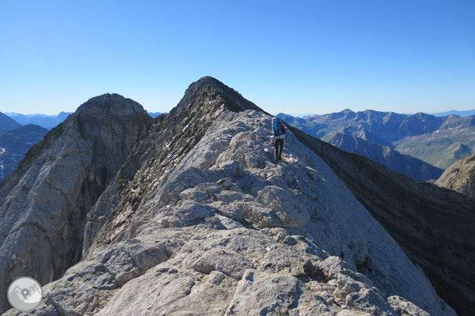 Picos del Infierno (3.073m-3.082m-3.076m) desde el balneario de Panticosa 2 