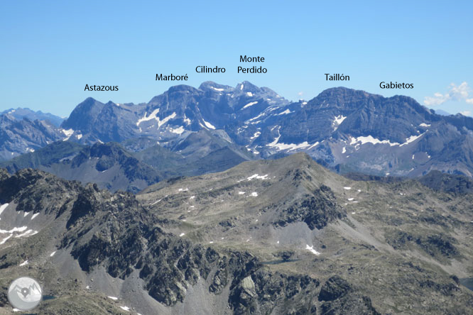 Picos del Infierno (3.073m-3.082m-3.076m) desde el balneario de Panticosa 2 