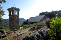 Capilla de la Creu, justo en la entrada de Sapeira.