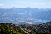 Vistas de la cuenca de Tremp desde la elevación de las antenas.