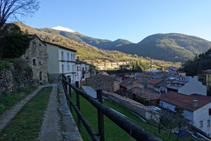 Llegando a Ribes de Freser con el Taga al fondo.