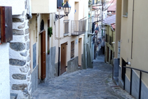 La empinada calle Cerdanya.