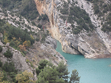 El puente colgante de Montfalcó en el desfiladero de Seguer.