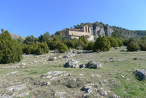 Meseta de Sant Pere e iglesia de Sant Pere de Montgrony.