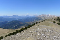 Vistas hacia el valle de Ribes, sierra Cavallera y el Taga.