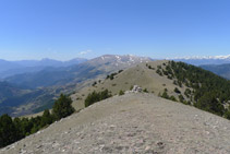 Comenzamos nuestro descenso por la cresta.