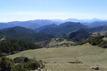 Vemos el collado de Meians y la masía de Meians.