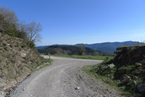 Llegamos a la pista del santuario.