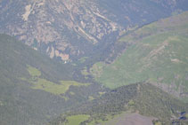 Refugio y bordas de Biadós.