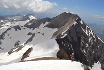 Ascenso al Posets con la cresta de Espadas detrás de nosotros.