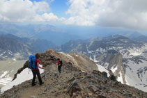 Iniciamos el descenso de la cima del Posets.