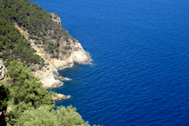 La costa abrupta desde el mirador de Sant Sebastià.