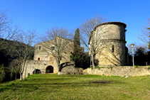 Santa Cecília de Sadernes y la rectoría.