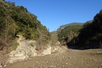 Río Llierca y camino al collado de Jou.