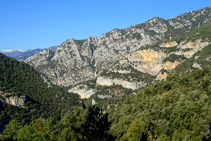 Vertiente S de la cresta del Ferran y desfiladero de Escales.