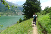 Seguimos avanzando por la orilla del embalse.