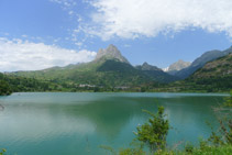 Embalse de Lanuza, Sallent de Gállego y Peña Foratata (2.292m y 2.341m).