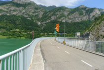 Presa del embalse de Lanuza.