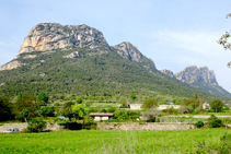 Huertos y campos bajo la montaña de Santa Fe.