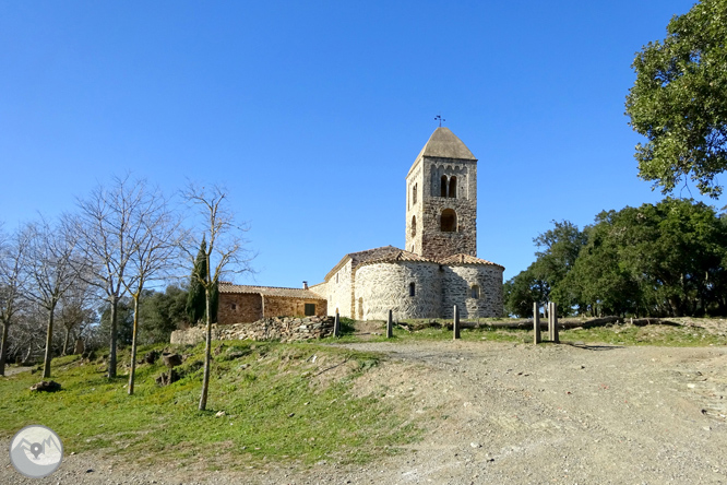 Iglesia y dólmenes de Fitor desde Fonteta 1 