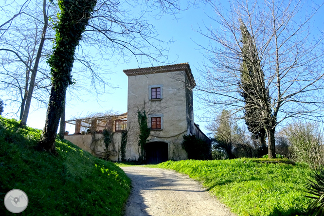 Iglesia y dólmenes de Fitor desde Fonteta 1 