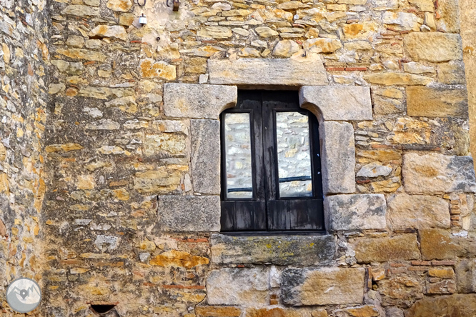 Iglesia y dólmenes de Fitor desde Fonteta 1 