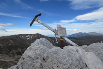 Piolet en la cima del Gra de Fajol.