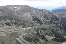 Pico de la Dona y estación de esquí de Vallter 2000.