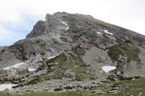 Vista de toda la cresta del Gra de Fajol, desde su base hasta la cima.