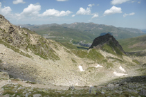 El collado de los Isards y el pico de las Abelletes desde el puerto de Fontnegra.