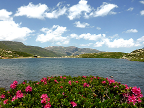 Lago de las Abelletes y picos de Envalira (2.823m y 2.818m)