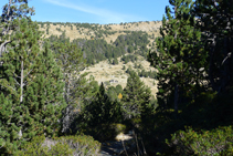 El refugio de Perafita al fondo.