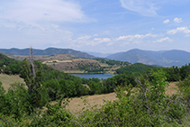 Vistas del lago de Montcortès desde la carretera.