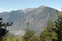 Panorámica hacia Andorra la Vella y el Solà de Andorra.