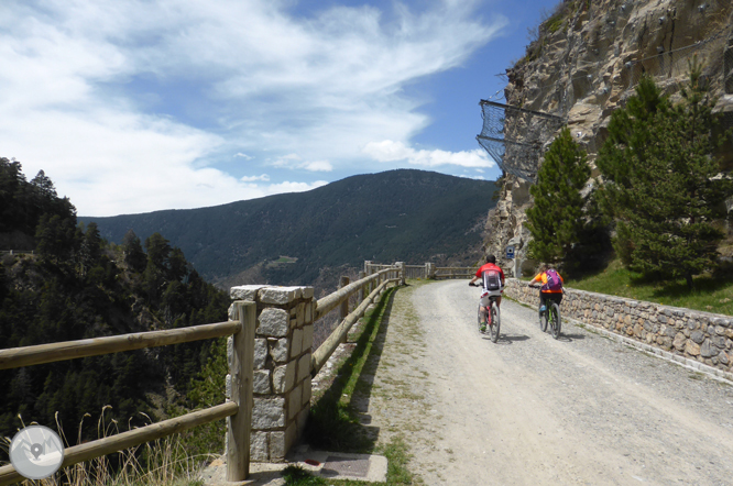 Lago de Engolasters y camino de las Pardines 1 