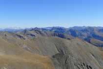 Las montañas del valle de Ransol desde el pico del Estanyó.