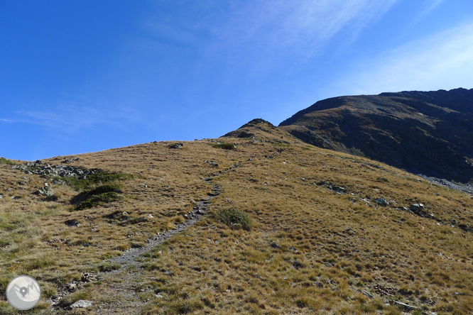 Lago y pico del Estanyó (2.915m) 1 