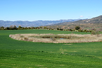 El menor de los dos lagos de Basturs.