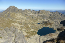 Impresionantes vistas del lago del Alba y del sector de Rulhe desde muy cerca del pico de Noé.