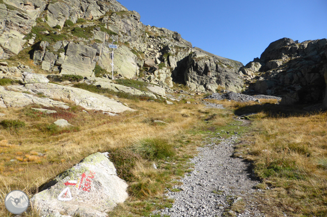 Lagos de Juclar y pico de Escobes (2.779m) 1 