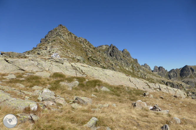 Lagos de Juclar y pico de Escobes (2.779m) 1 