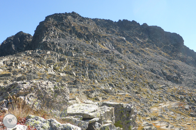 Lagos de Juclar y pico de Escobes (2.779m) 1 