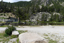 Zona de aparcamiento del área de recreo de la fuente de las Pollineres.