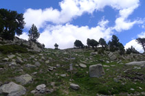 Desde el refugio tomamos el camino que sube hacia el collado de Perafita.