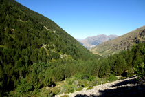 Mirada atrás hacia la Ribera de Sant Martí (vertiente umbría y solana).