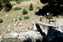 Puente de madera sobre el río del barranco del Puerto de Rus.